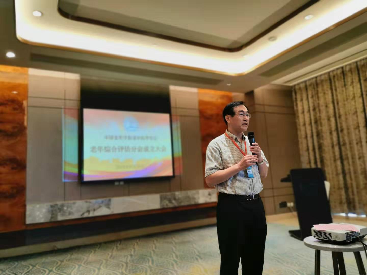 當(dāng)選的主任委員表態(tài)發(fā)言.jpg